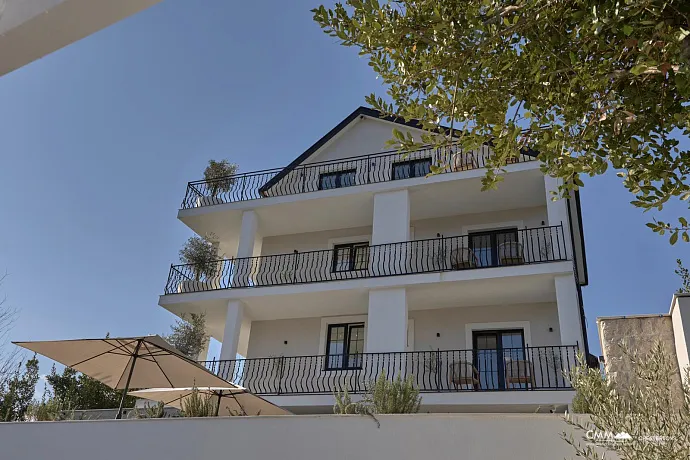 Charming Villa with boutique apartments in Tivat
